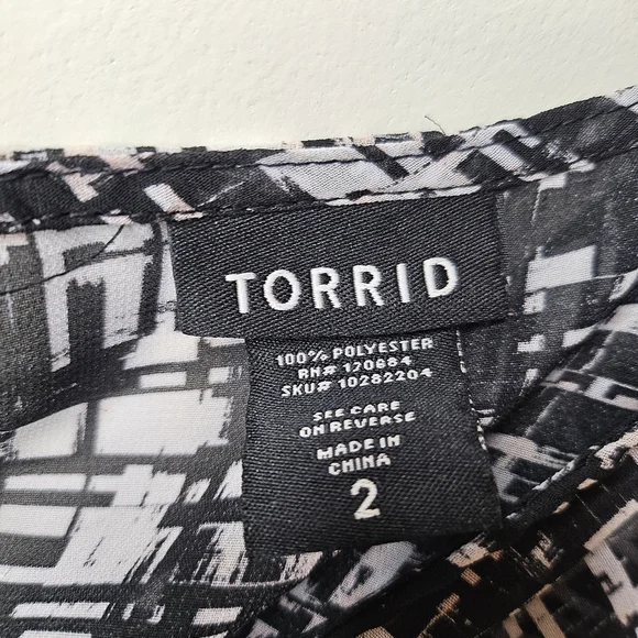 Torrid 2X Abstract Keyhole Layered Tank Blouse Plus Size Flowy Top - Picture 6 of 12